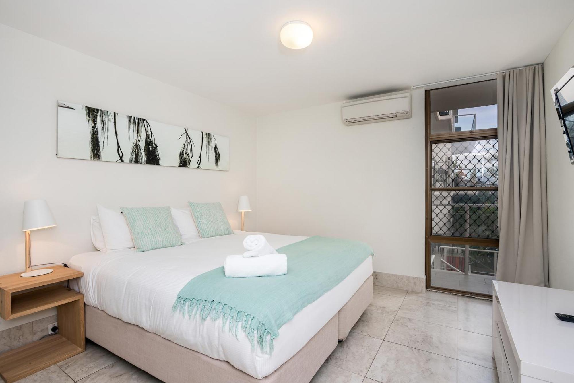 ביירון ביי Bayview Beachfront Apartments, In Town Right On The Beach חדר תמונה