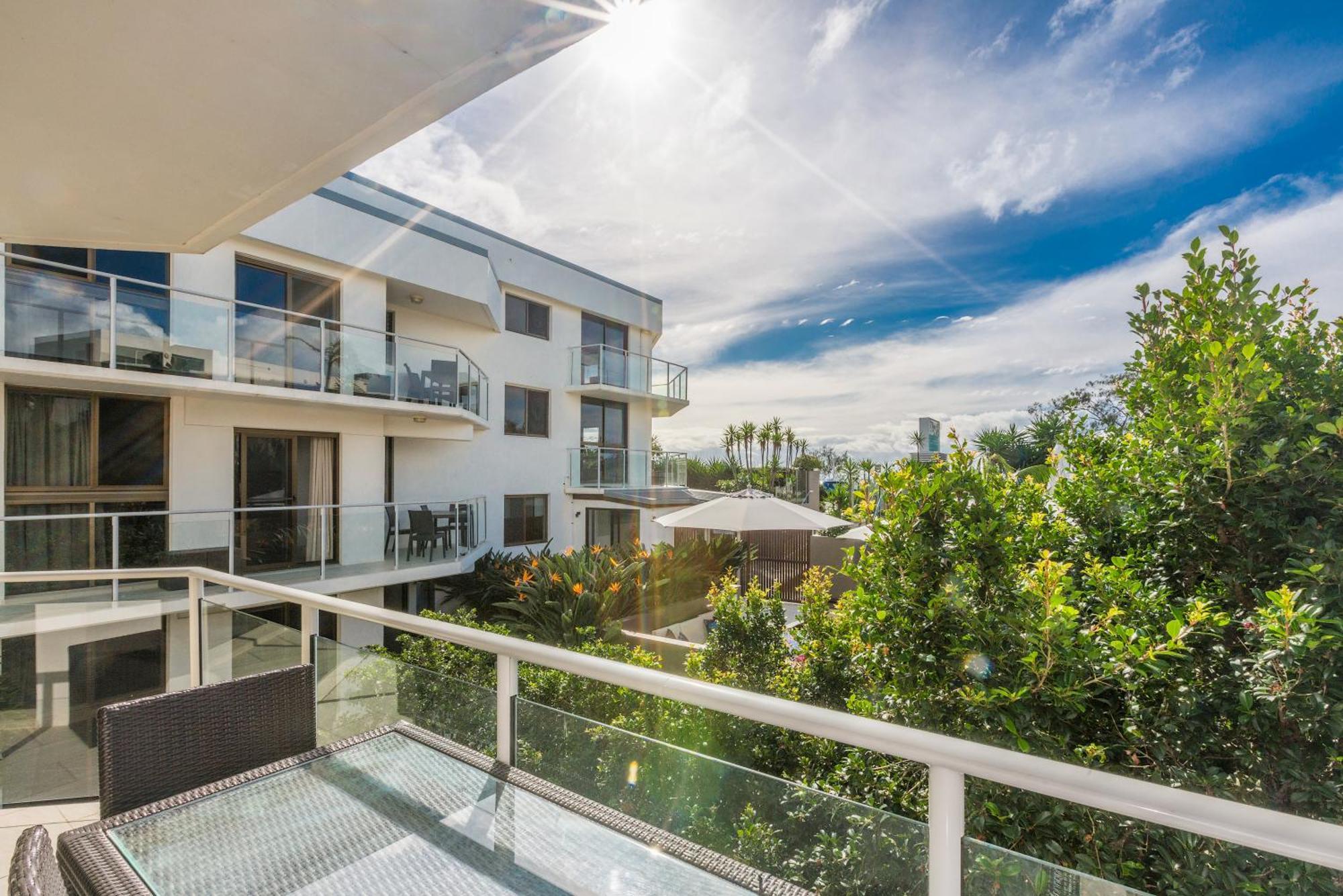 ביירון ביי Bayview Beachfront Apartments, In Town Right On The Beach מראה חיצוני תמונה