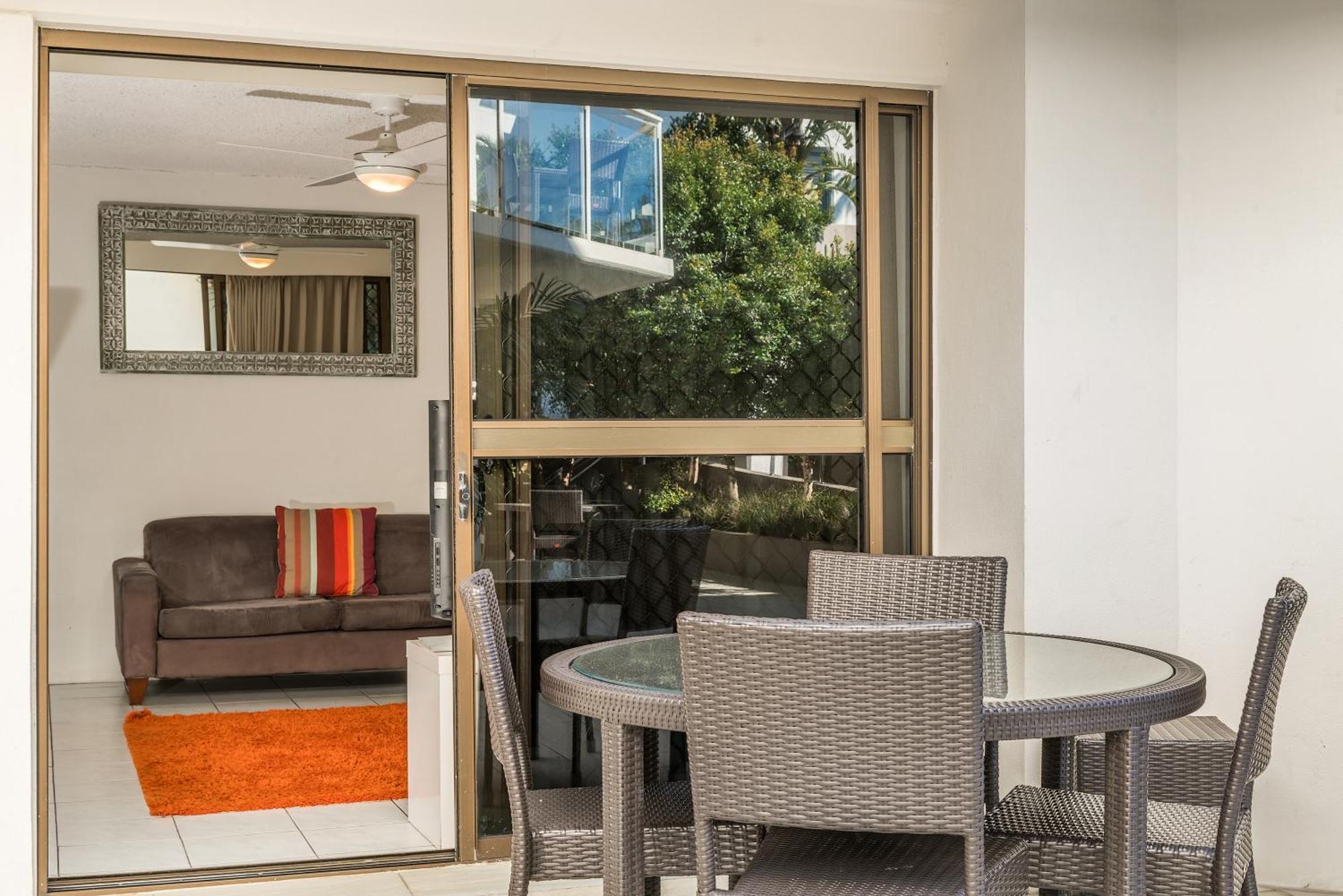 ביירון ביי Bayview Beachfront Apartments, In Town Right On The Beach חדר תמונה